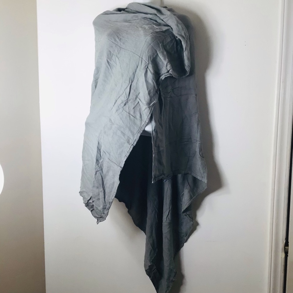 Cloudz Gray Travel Blanket